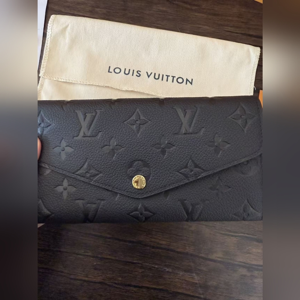 Louis Vuitton Black Monogram Sarah Wallet - Picture 2 of 14